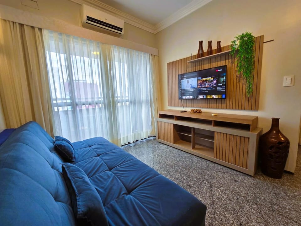 Communal lounge/ TV room, TV and multimedia, Living room, air conditioner