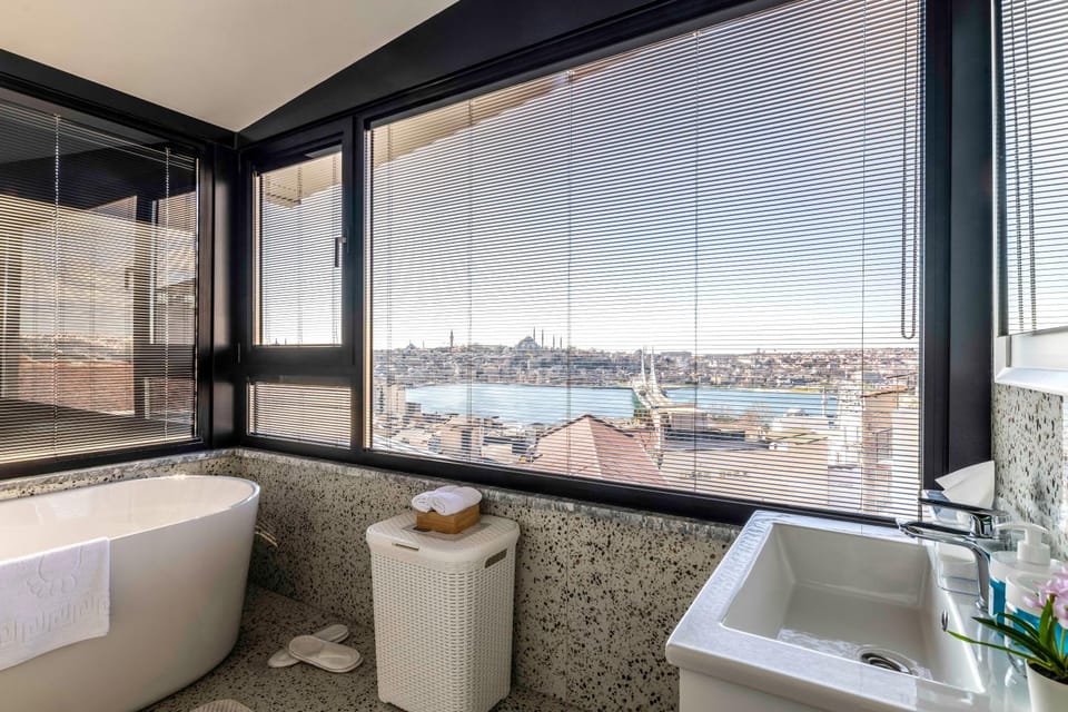 Bathroom, City view, Sea view, Bath, towels