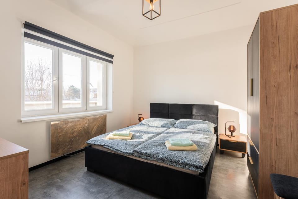 Bed, Bedroom, towels, wardrobe