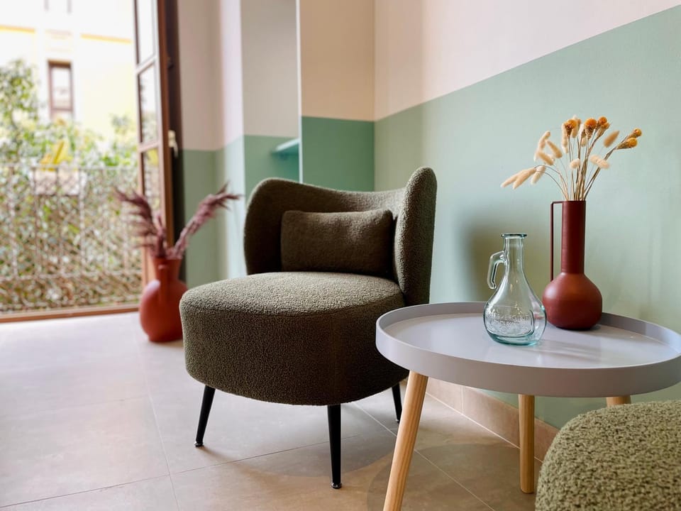 Nieuw - kleurrijke studio met frans balkon Apartment in Malaga