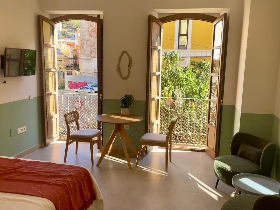 Nieuw - kleurrijke studio met frans balkon Apartment in Malaga