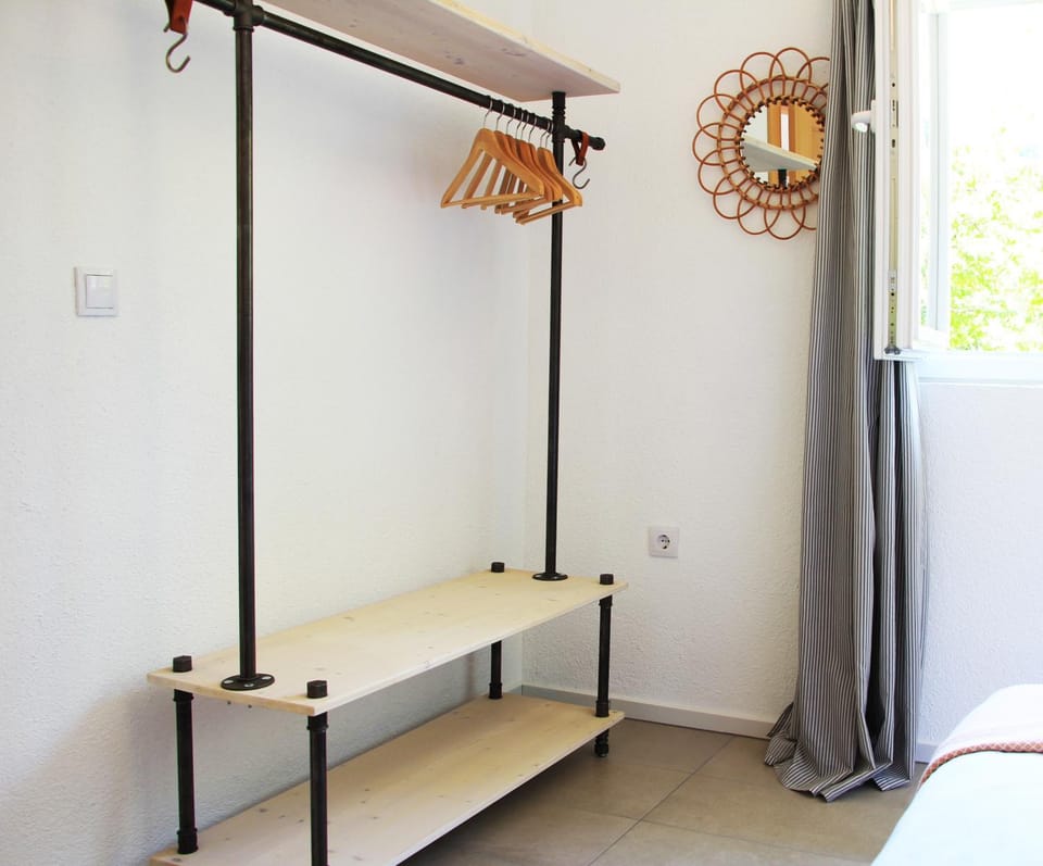 Photo of the whole room, Bedroom, storage, wardrobe