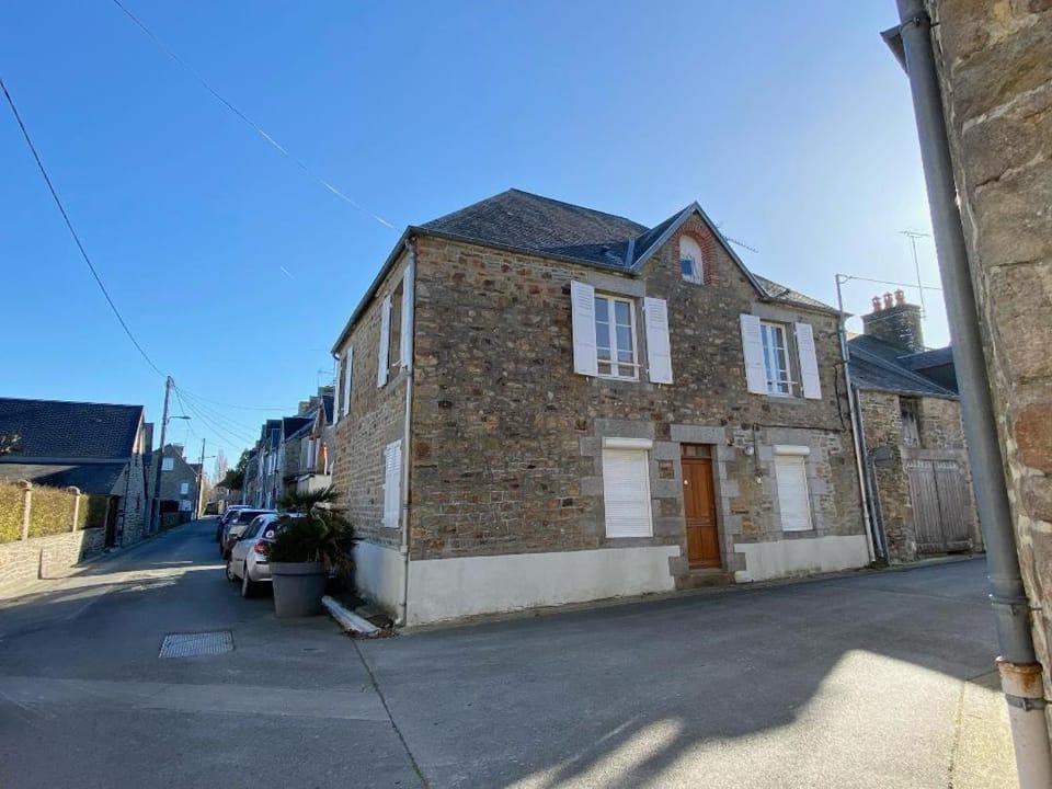 Neighbourhood, Street view