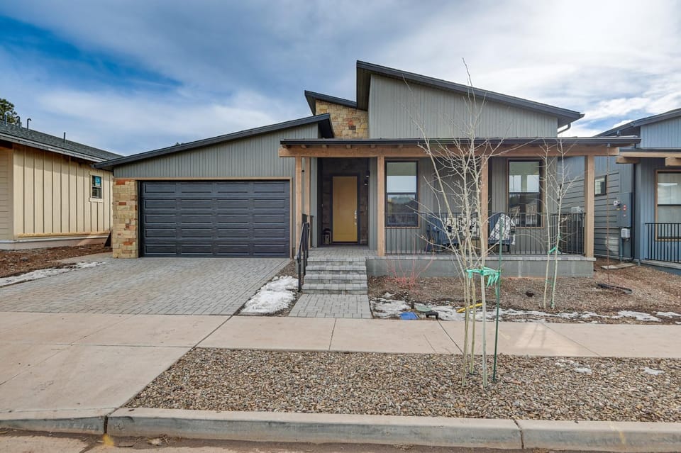 Flagstaff Home w/ Fire Pit + Hiking Trail Access! House in Flagstaff