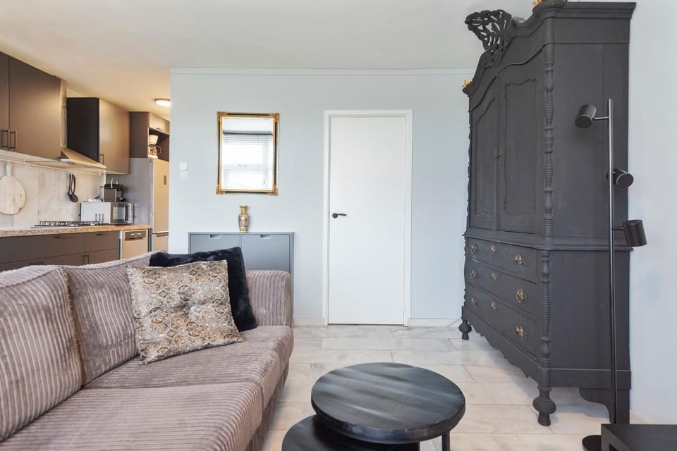 Kitchen or kitchenette, Living room, Seating area