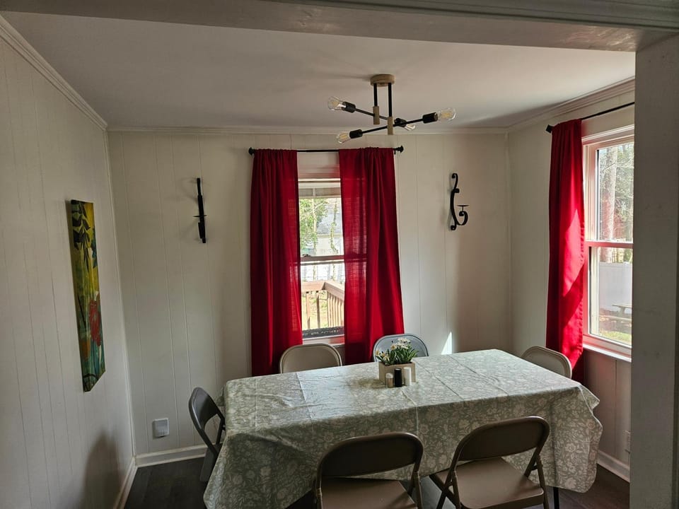 Private Single Level Standalone House Large Lot - 3 Bedrooms House in Charlotte