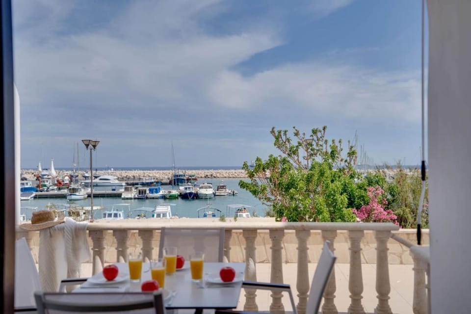 Glabur Stays! The One -1 - Elite Marina Front! Apartment in Larnaca District
