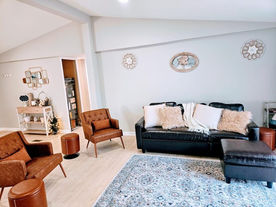 Da.Luxe Cottage Mtn Island Area on 1.56 Acres House in Charlotte