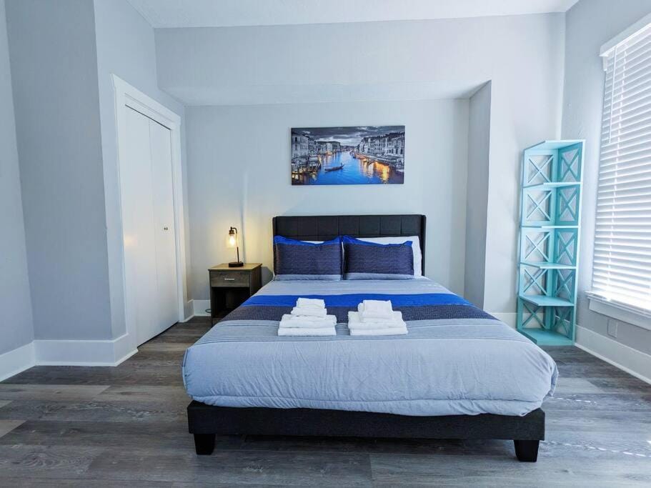 Elegant 1 Bed Montrose - Venice @ Italian Plaza Nature lodge in Houston