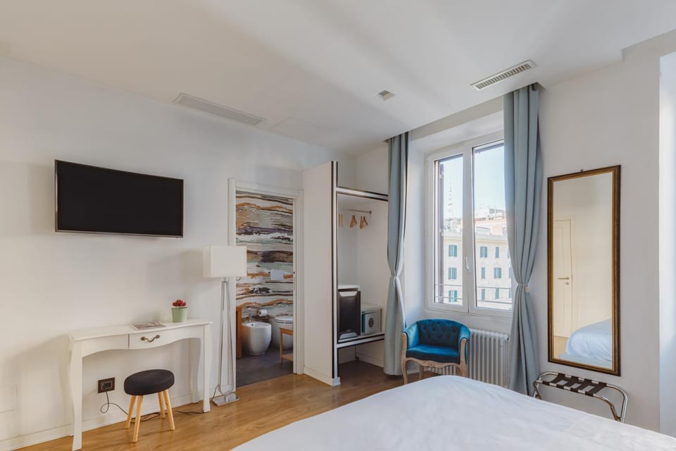 TV and multimedia, Bedroom, City view, Landmark view