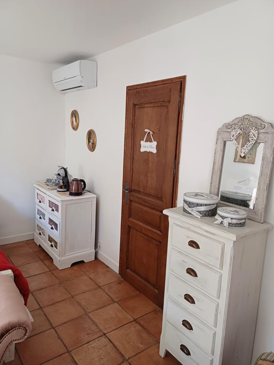 Chambre d'hôte suite Tournesol "Au fond du jardin" Bed and Breakfast in Vedène