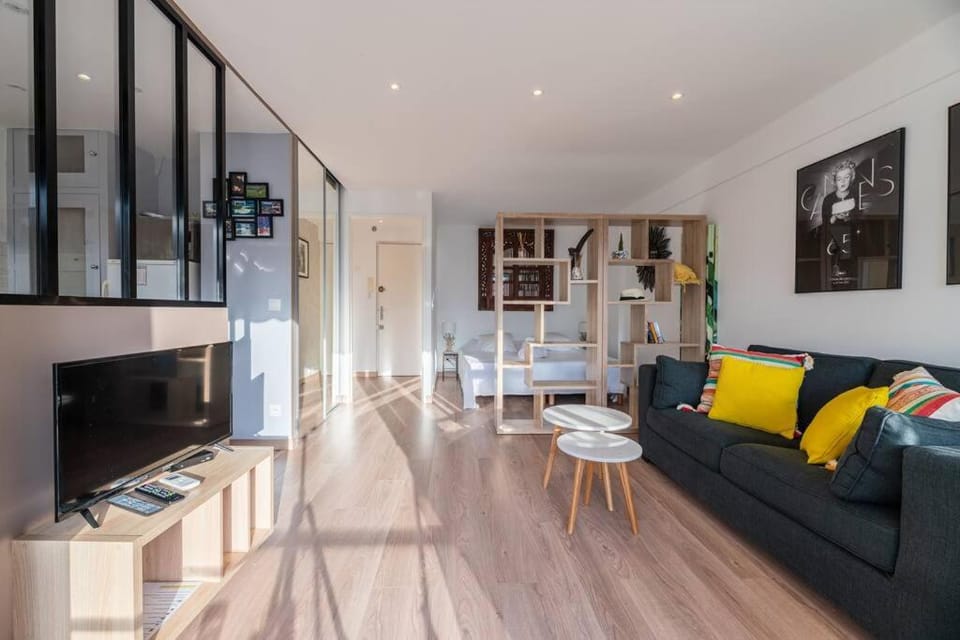 TV and multimedia, Living room, Dining area