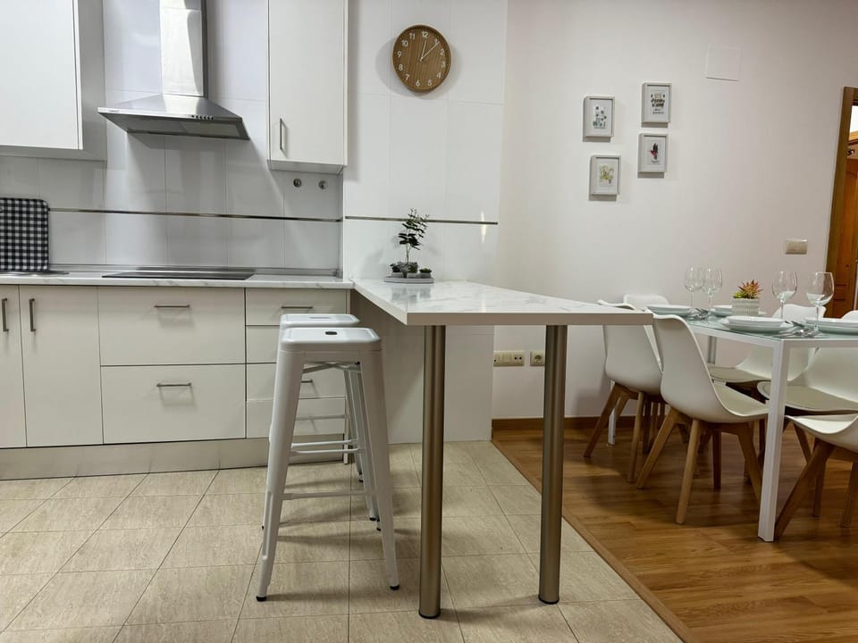 Kitchen or kitchenette, Dining area, stove