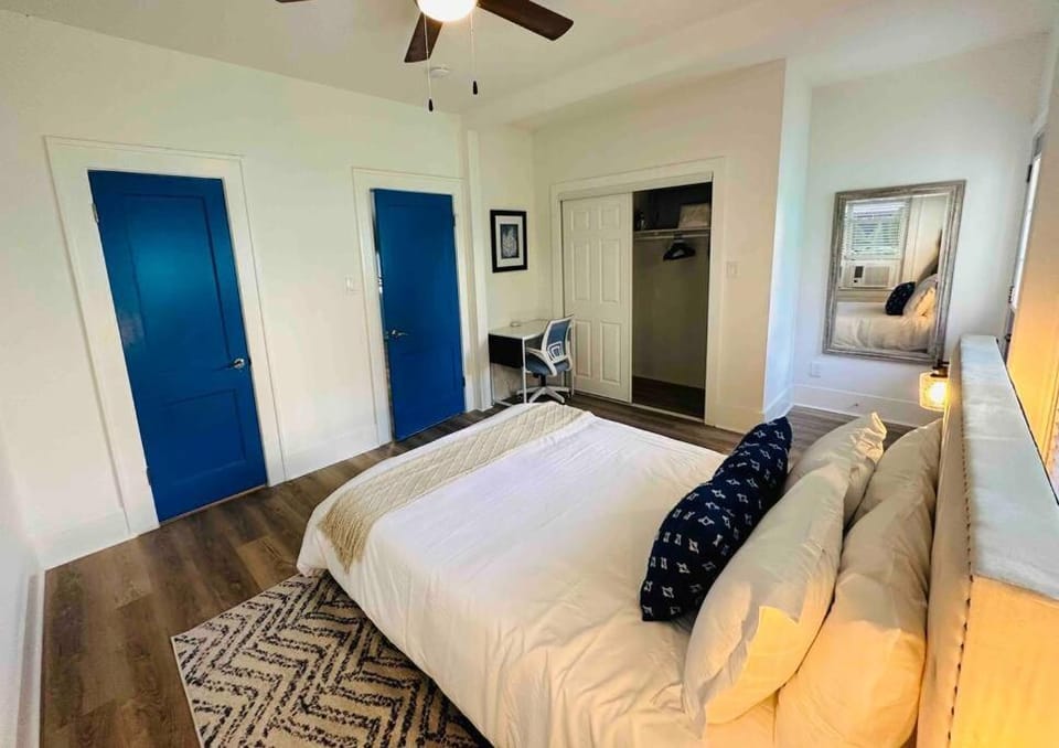 Luxury 1 BR Montrose - Cagliari at The Italian Plaza Nature lodge in Houston