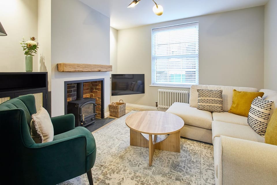 TV and multimedia, Living room, Seating area, flat iron