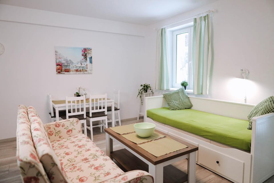 Flower Apartment Apartment in Czechia