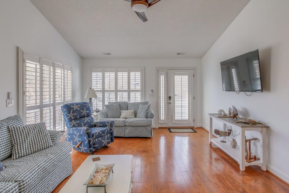 Walk to Beach: Home w/ Pool Access in Myrtle Beach House in South Carolina