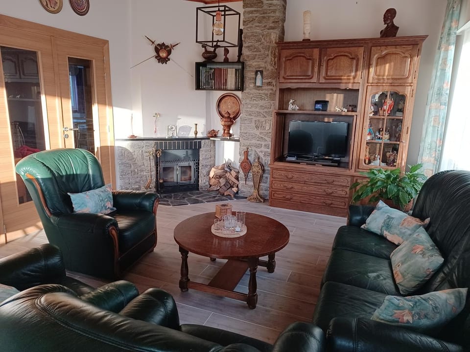 Communal lounge/ TV room, Communal lounge/ TV room