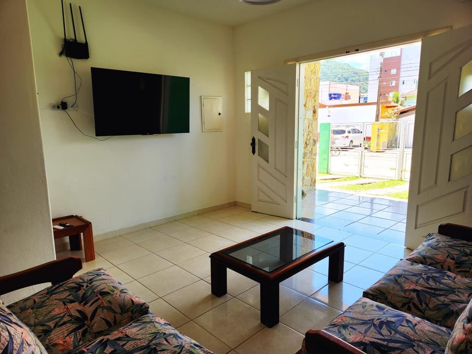 Communal lounge/ TV room, TV and multimedia, Living room, Seating area, Evening entertainment