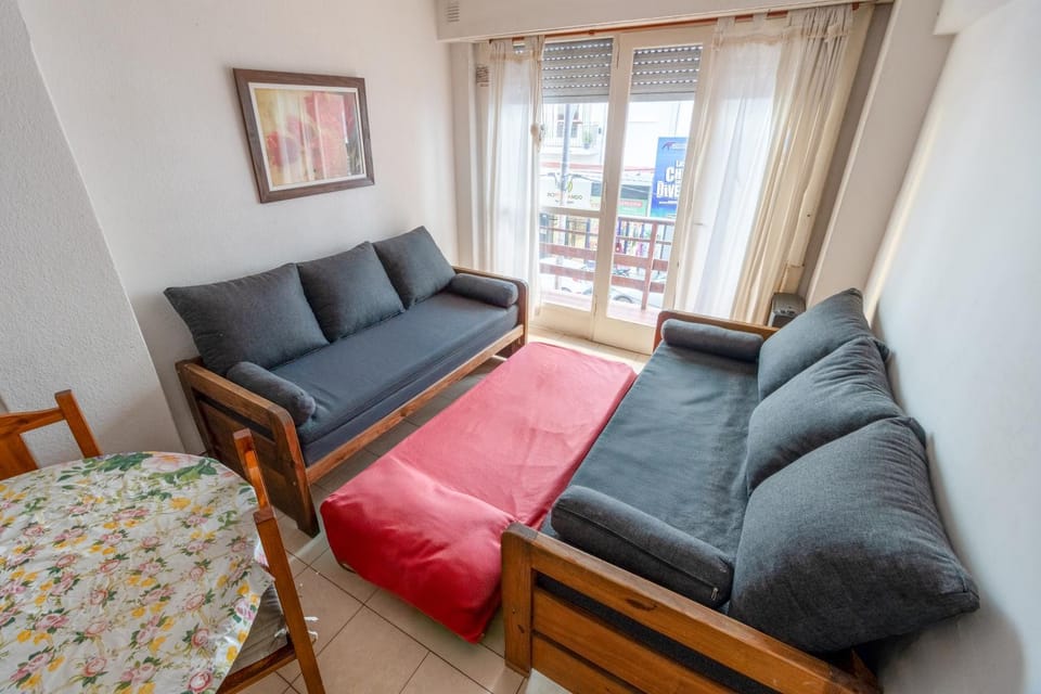 Check and Home - Santa Fe - 5 huéspedes Pleno Centro con balcón a 100 mts de la Peatonal y 200 mts del Mar Apartment in Mar del Plata