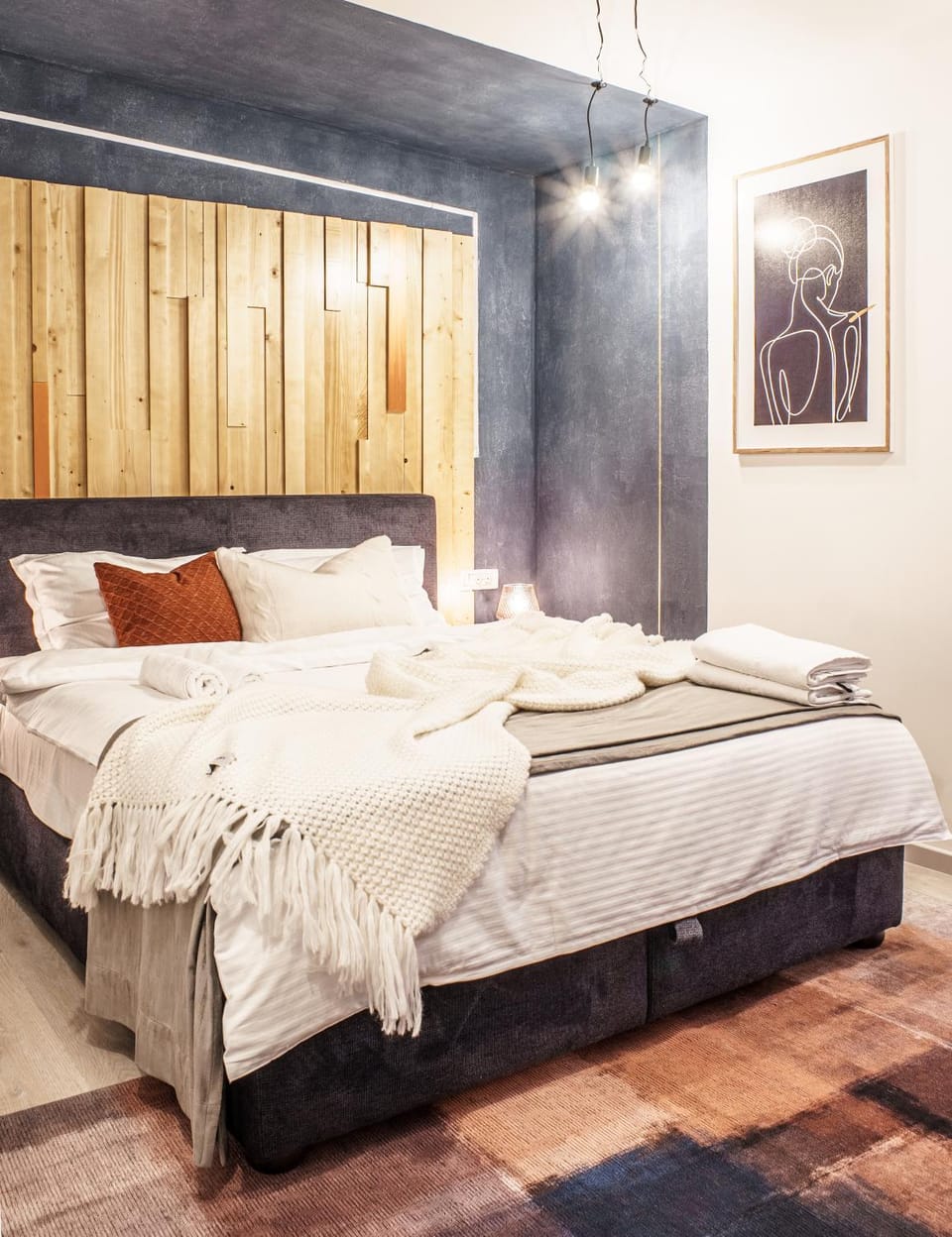 Bed, Photo of the whole room, Bedroom, towels
