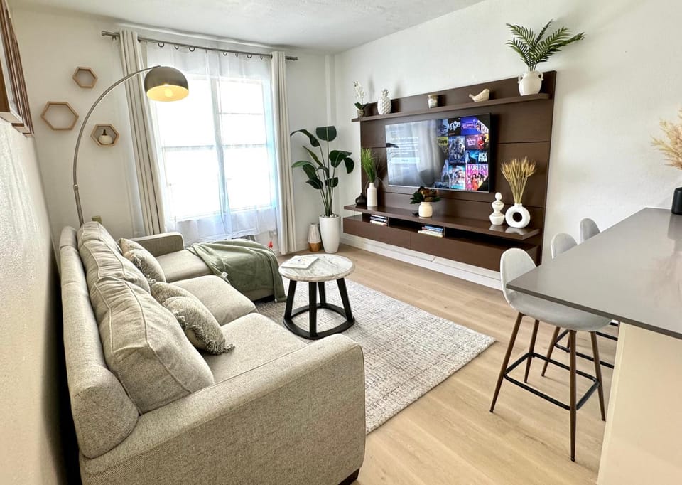 High-End remodeled apartment, On the Beach Apartment in Miami Beach