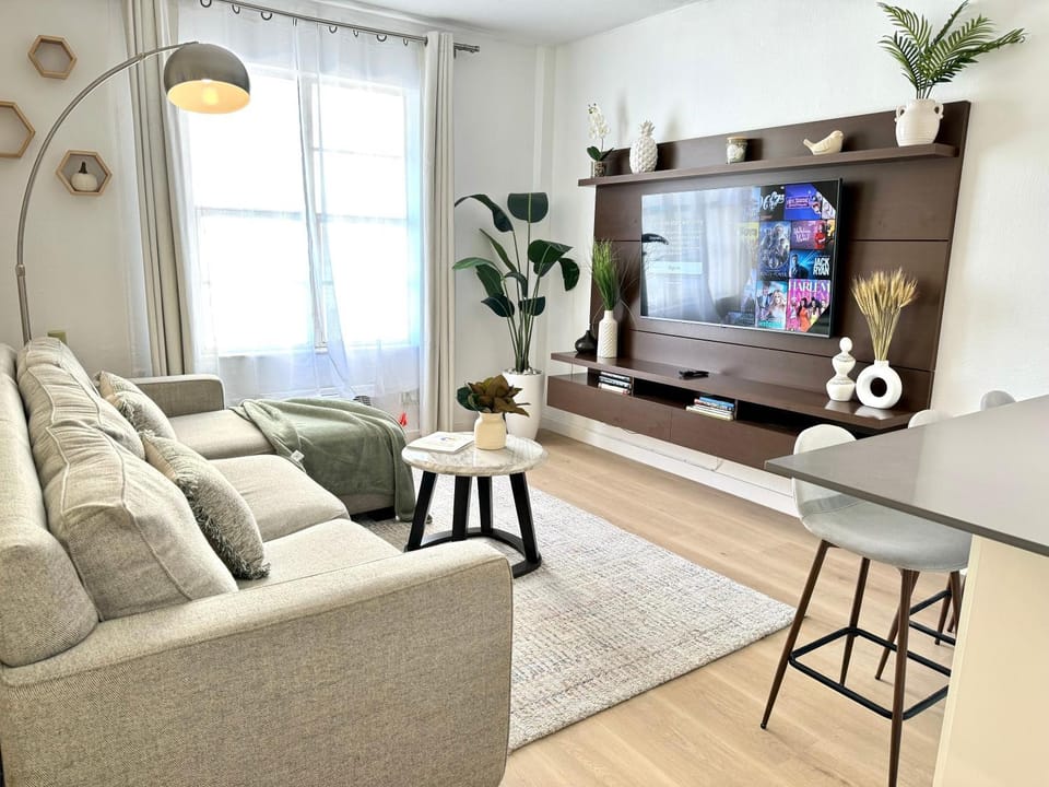 High-End remodeled apartment, On the Beach Apartment in Miami Beach