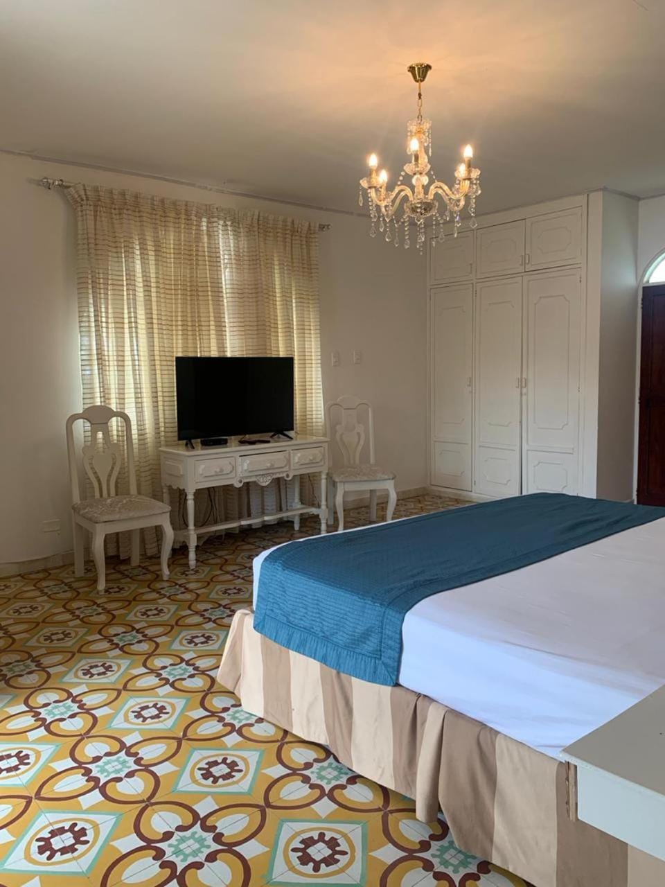 Bed, TV and multimedia, Bedroom, wardrobe