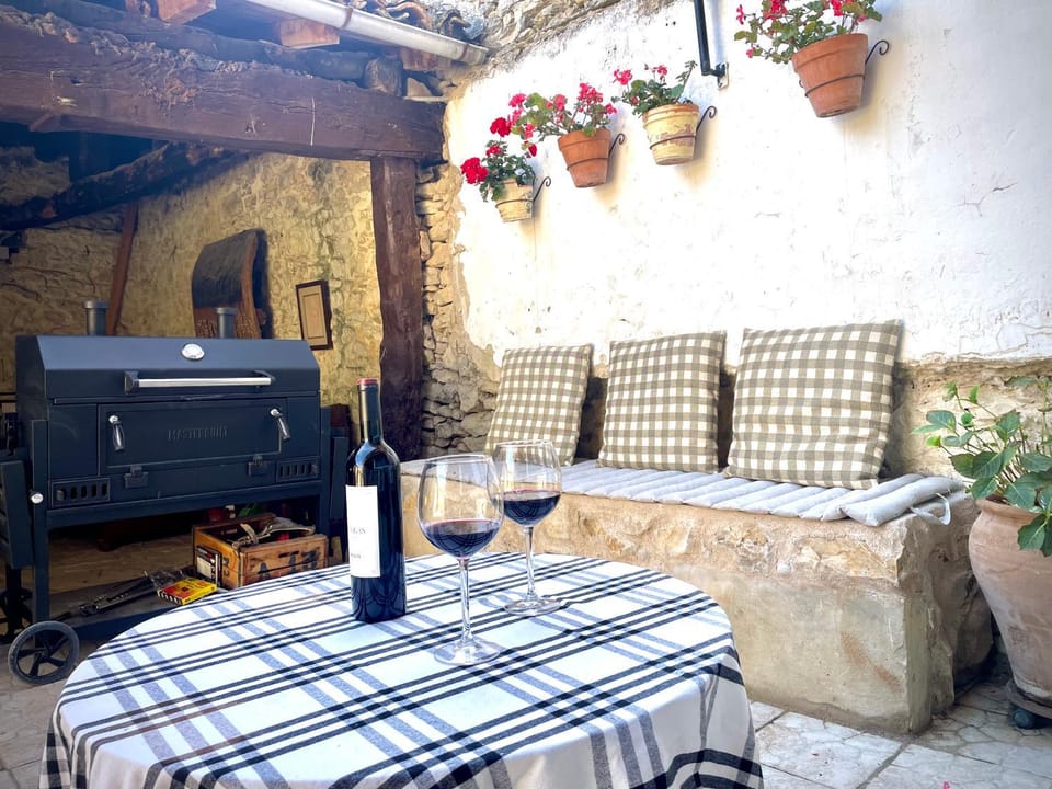 Patio, BBQ facilities