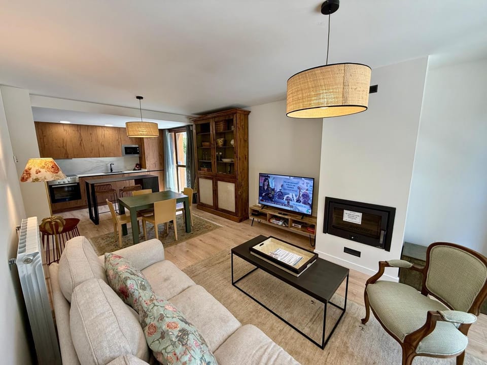 Communal lounge/ TV room, TV and multimedia, Kitchen or kitchenette, Living room, Seating area, Dining area