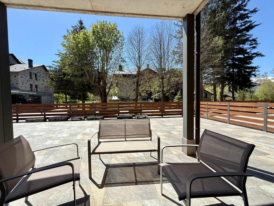 Day, View (from property/room), Balcony/Terrace, Living room, Seating area
