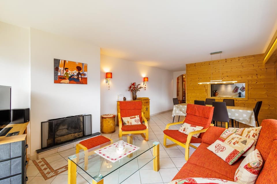 Communal lounge/ TV room, Living room