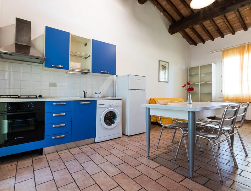 Property building, Kitchen or kitchenette, Living room