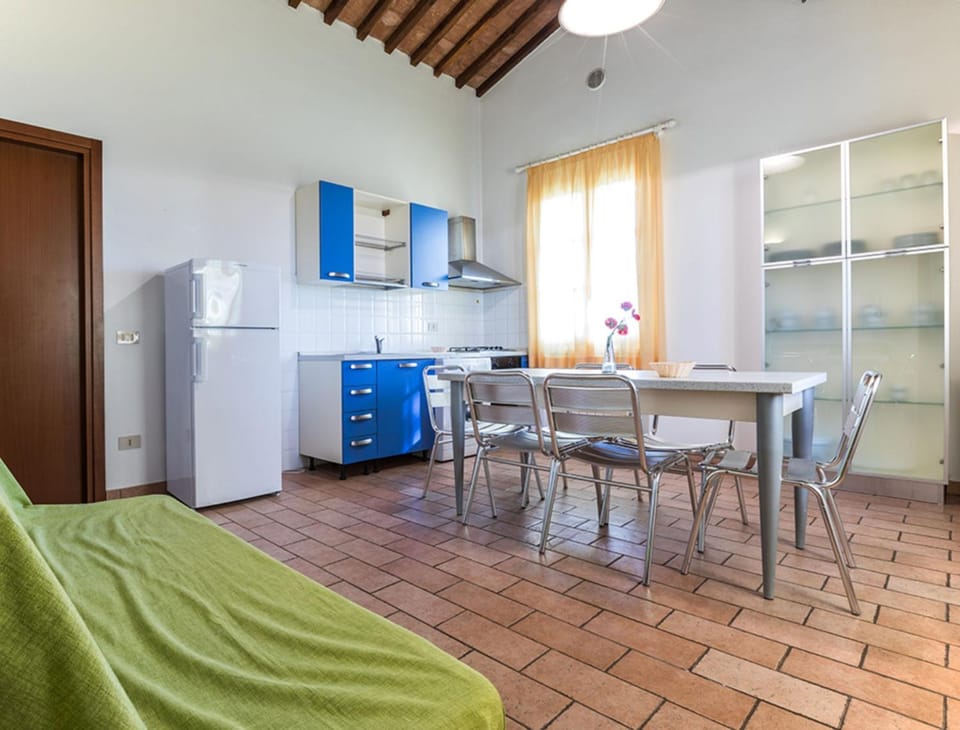 Property building, Kitchen or kitchenette, Living room