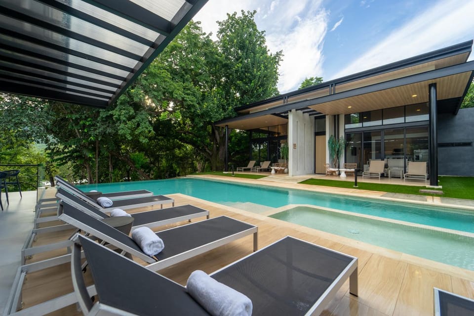 Swimming pool, sunbed