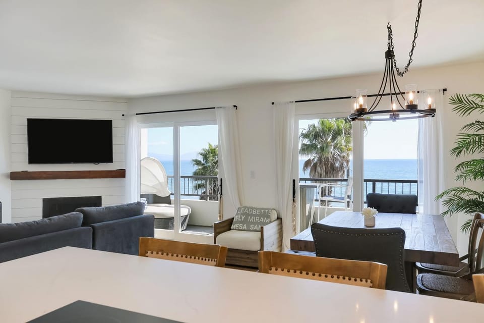 Beachfront Hideaway House in Santa Barbara