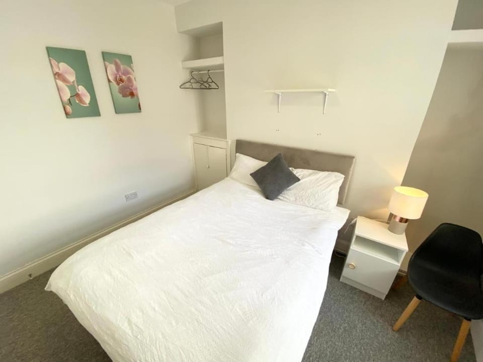 Budget room 10min Walk to Swansea Centre 1 Vacation rental in Swansea