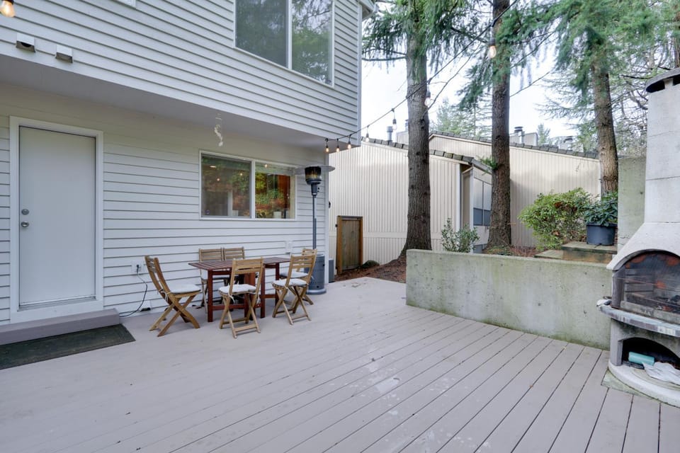 Lake Oswego Home with Deck 9 Mi to Downtown Portland House in Lake Oswego