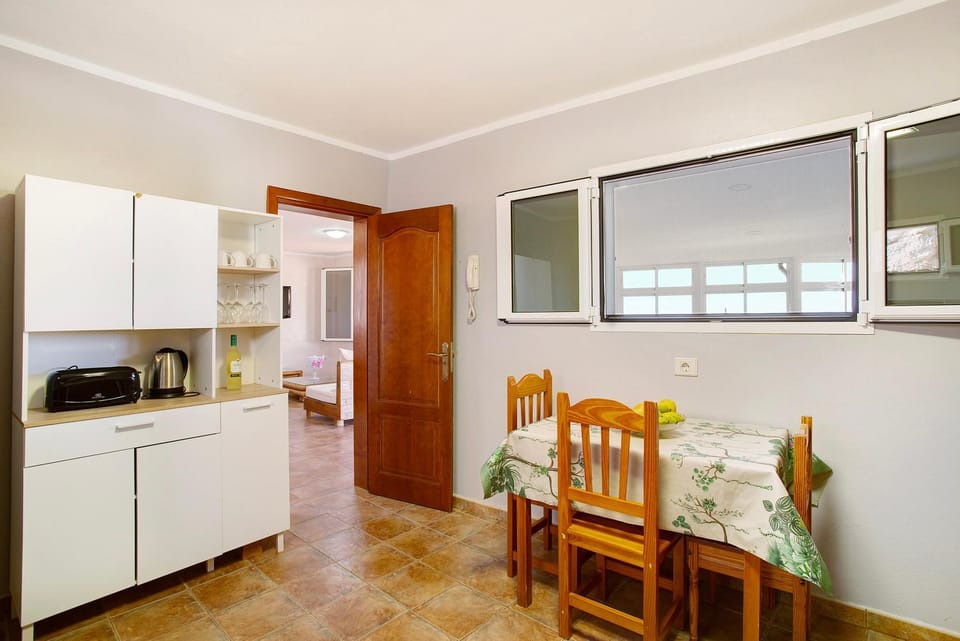 Property building, Kitchen or kitchenette, Living room