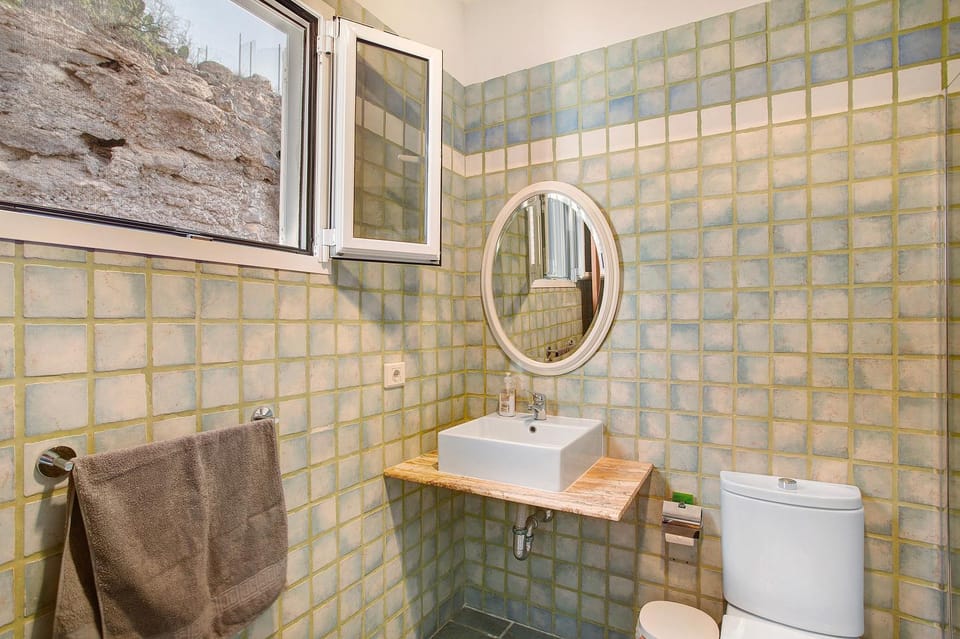Bathroom, Living room
