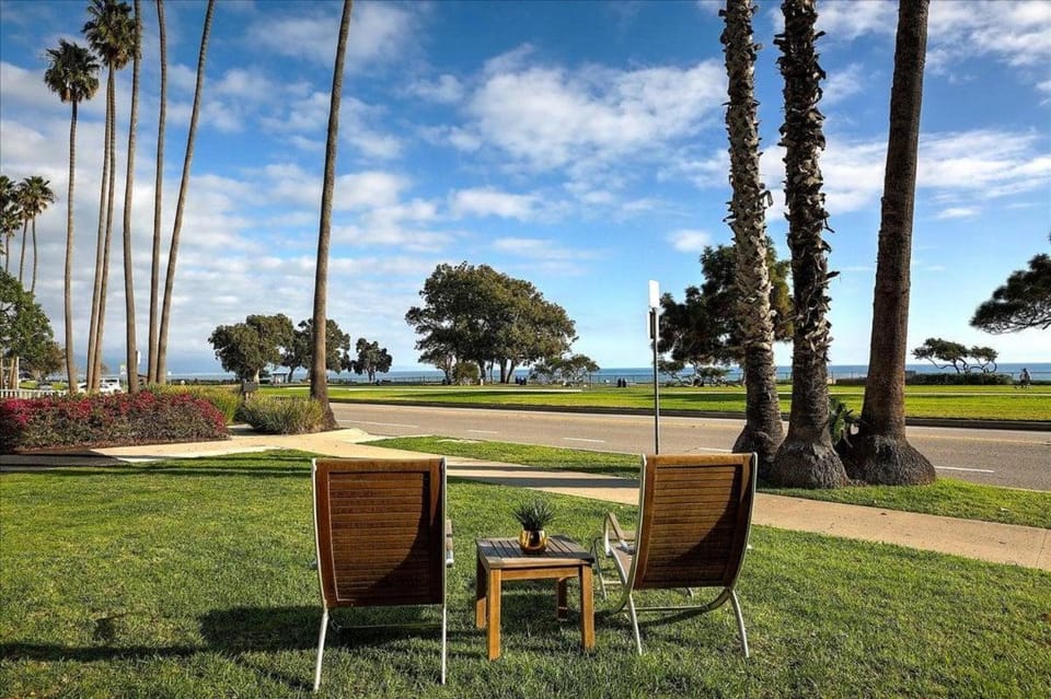 Shoreline Cottage House in Santa Barbara