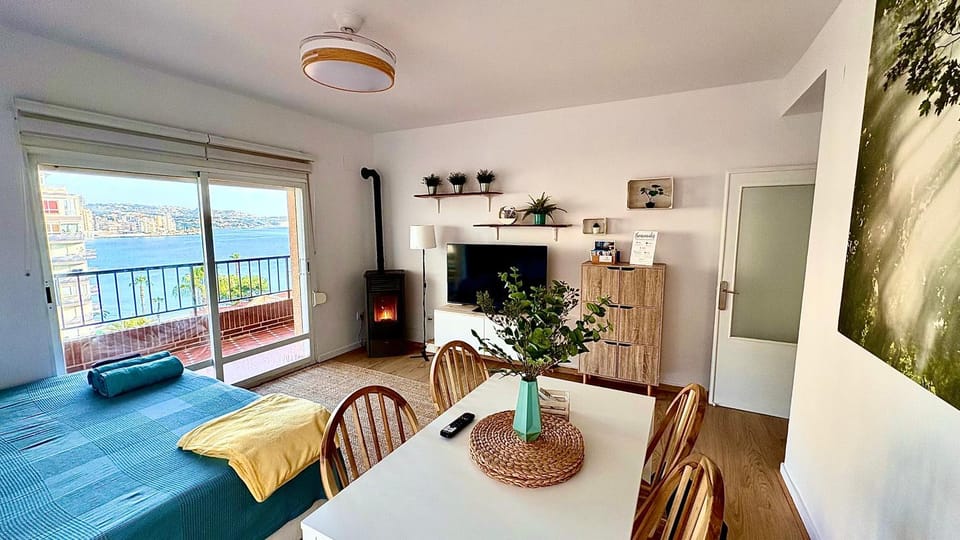 Living room, Dining area, Sea view, heating