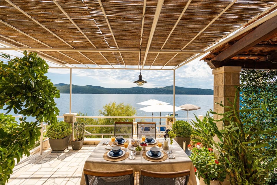 Apartments Ratac Lobrović with private beach and beautiful sunset Apartment in Dubrovnik-Neretva County