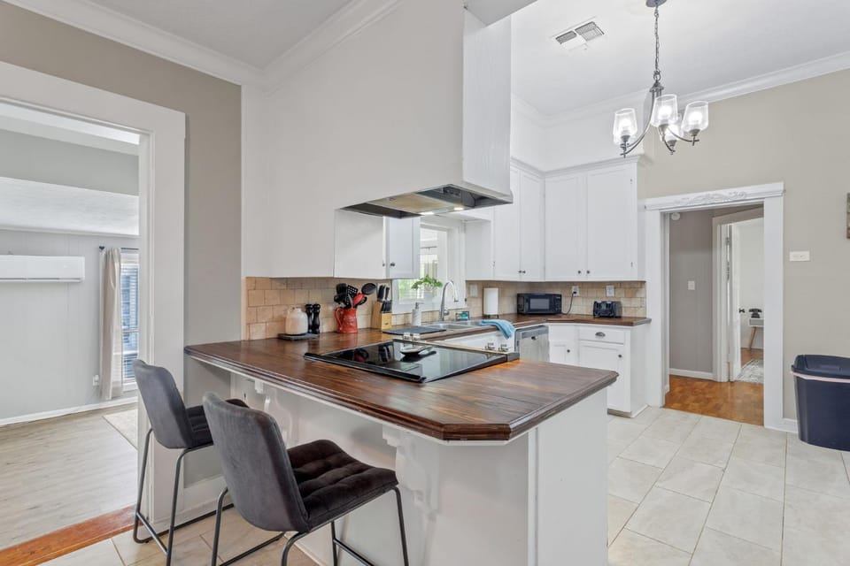 Downtown Cottage Apartment in Lake Charles