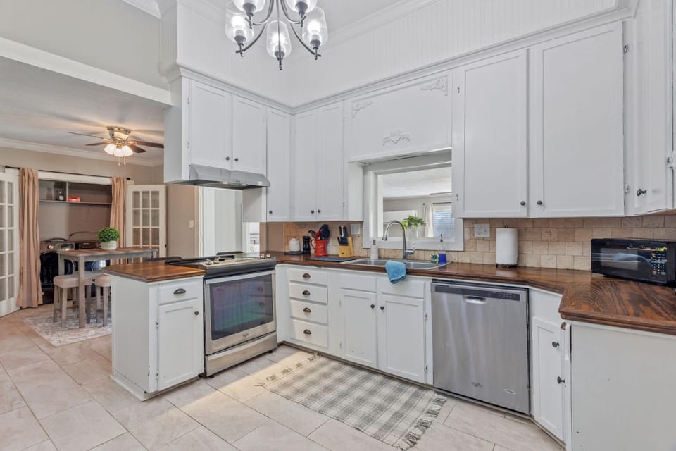 Downtown Cottage Apartment in Lake Charles