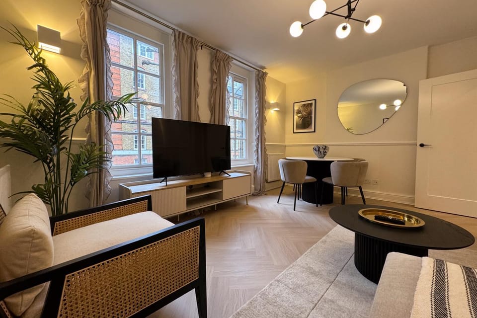 TV and multimedia, Living room, Seating area, Dining area, Evening entertainment
