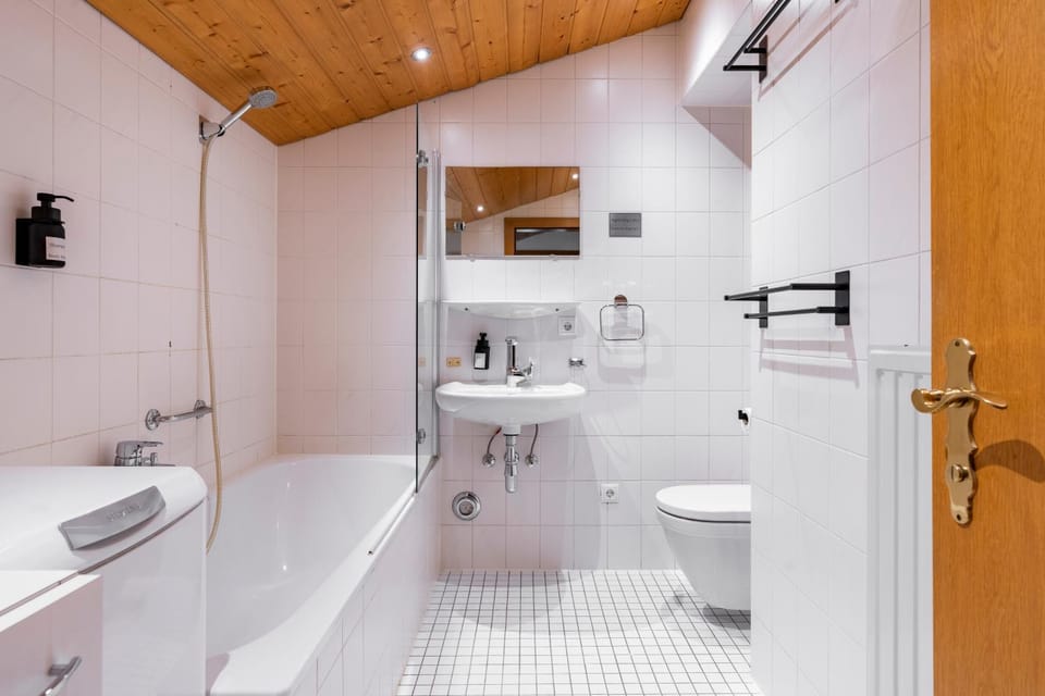 Toilet, Bathroom, Bath