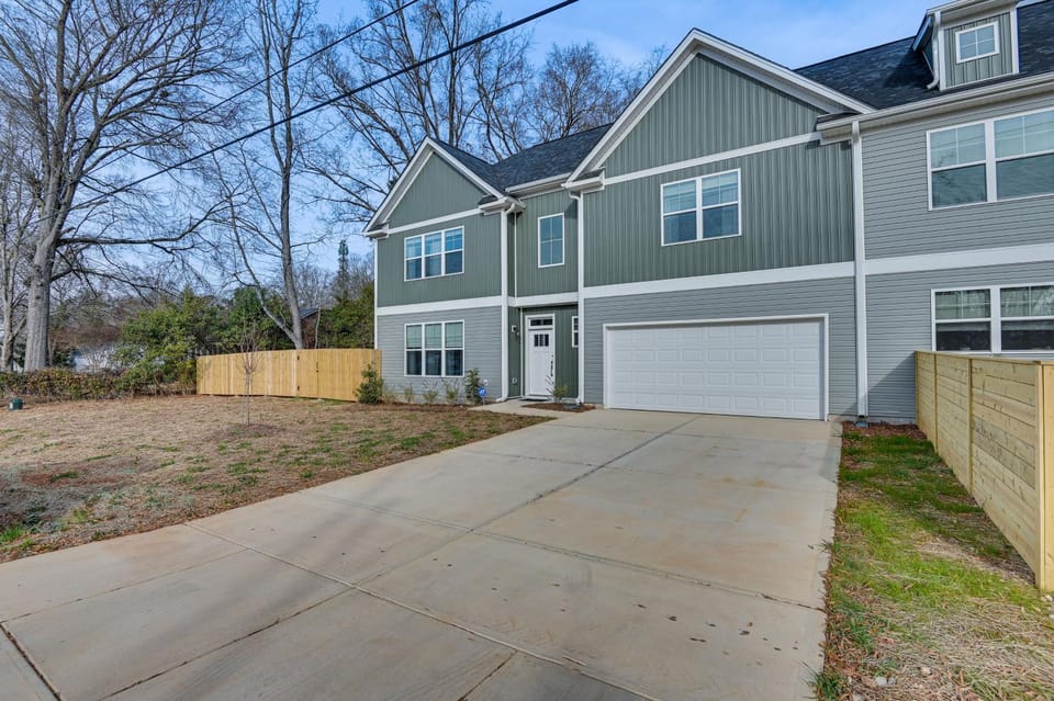 Charming Charlotte Townhome: 6 Mi to Downtown! House in Charlotte