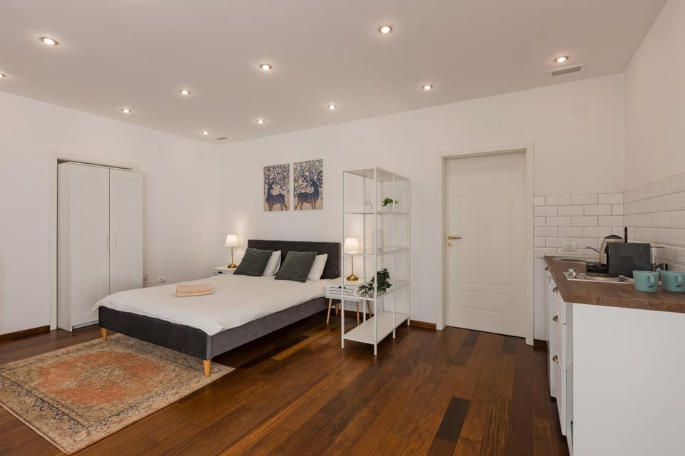Bed, Photo of the whole room