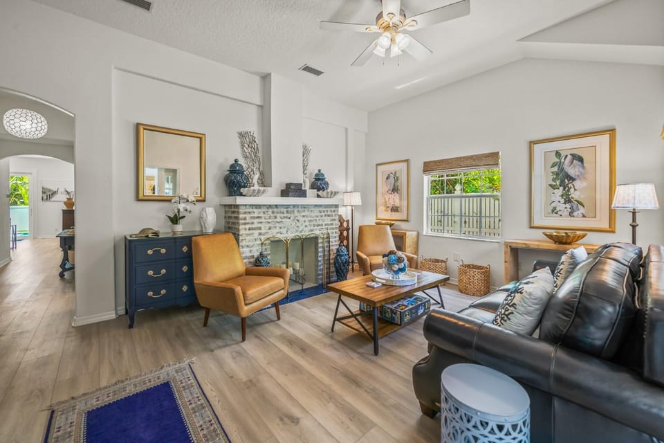A Charming Beach Cottage on Elm House in Anna Maria Island